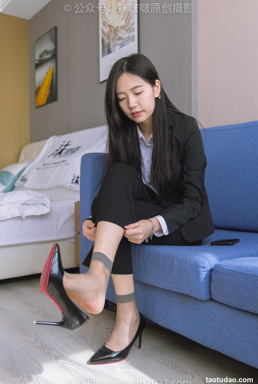 [BoBoSocks袜啵啵]NO.245 小甜豆-高跟鞋、短灰丝、半蹲镜头较多 [300P+1V／8.48GB]