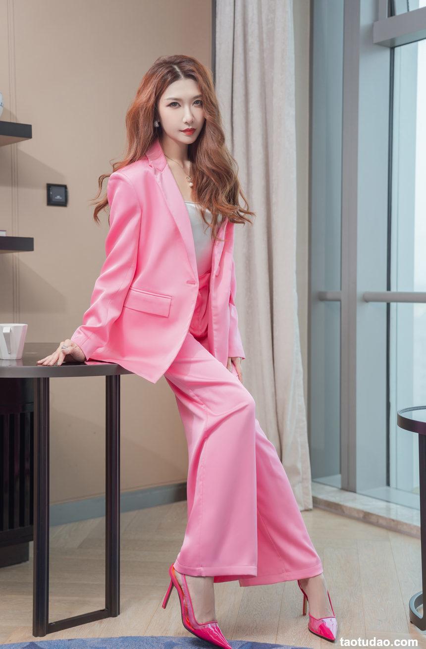 源纱希喵喵喵 – 与女上司一起出差的意外发现 [55P-1.55GB]