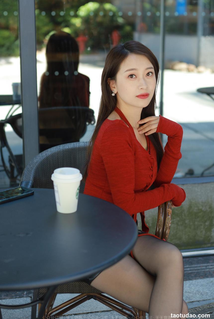 [IESS异思趣向] 2022.10.30 丝享家 1253 小婕《红与黑的纠缠》[90P-114.7M]