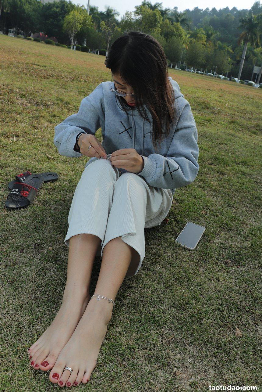 Pary摄影 NO.051 大学生静雯室内室外展示36码小可爱美脚[121P／311MB]