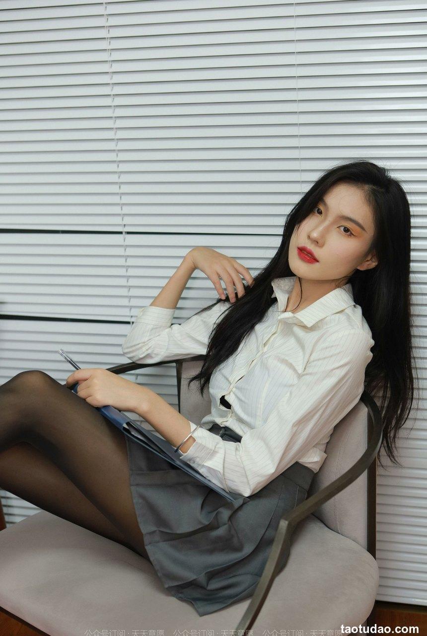 [IESS异思趣向] 2022.11.04 丝享家 1258 胆胆《红色高跟鞋》[95P-166.2M]