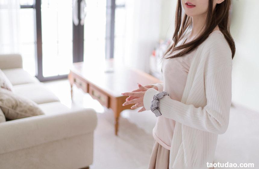 眼酱大魔王  — 人妻丝袜红茶[56P-991MB]