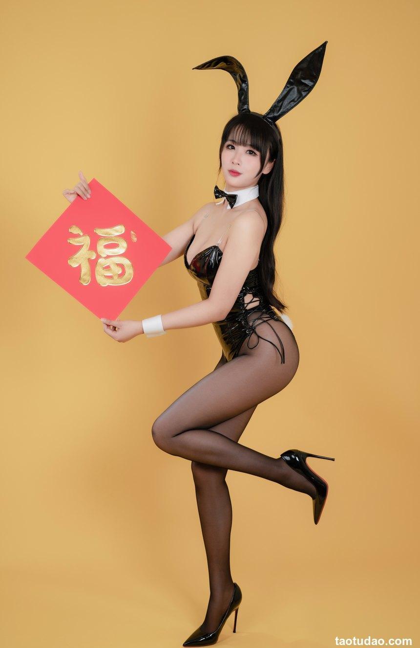 轩萧学姐 - 新春福兔 黑兔女郎 [20P-45MB]