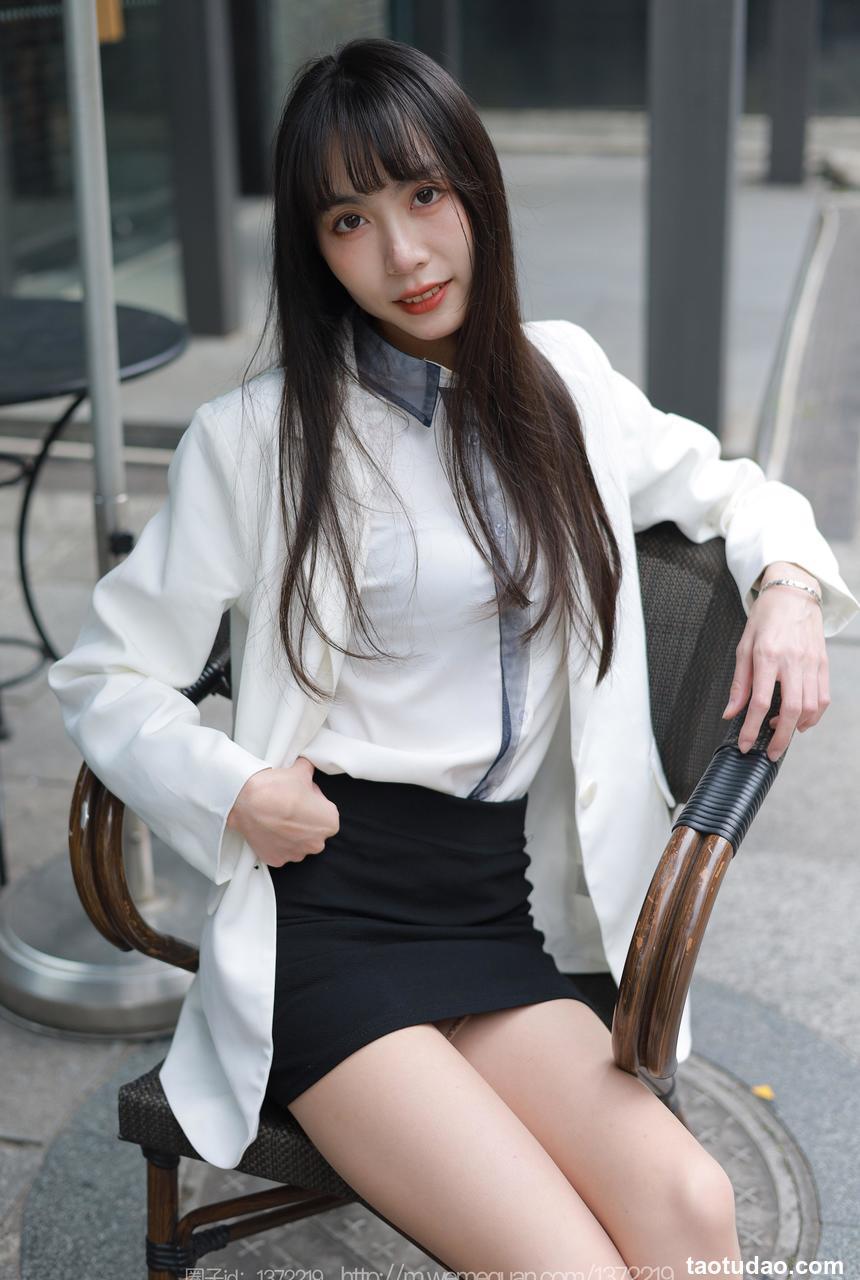 [IESS异思趣向] 2023.02.18 丝享家 1365 团团《街拍OL美女》[89P-95.2M]