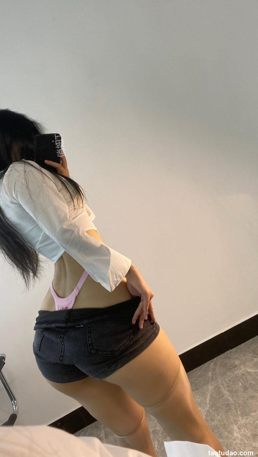 俏妞qiaoniuTT - 节日快乐 [21P-85MB]