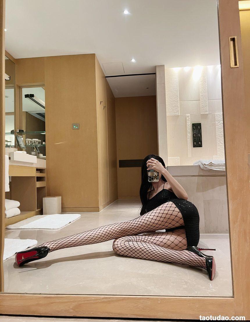 葛征GEZHENG - 黑丝网洞袜抹胸装 [23P+1V-126MB]