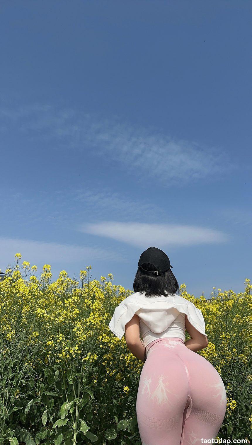 俏妞qiaoniuTT - 粉色瑜伽裤 [24P-104MB]