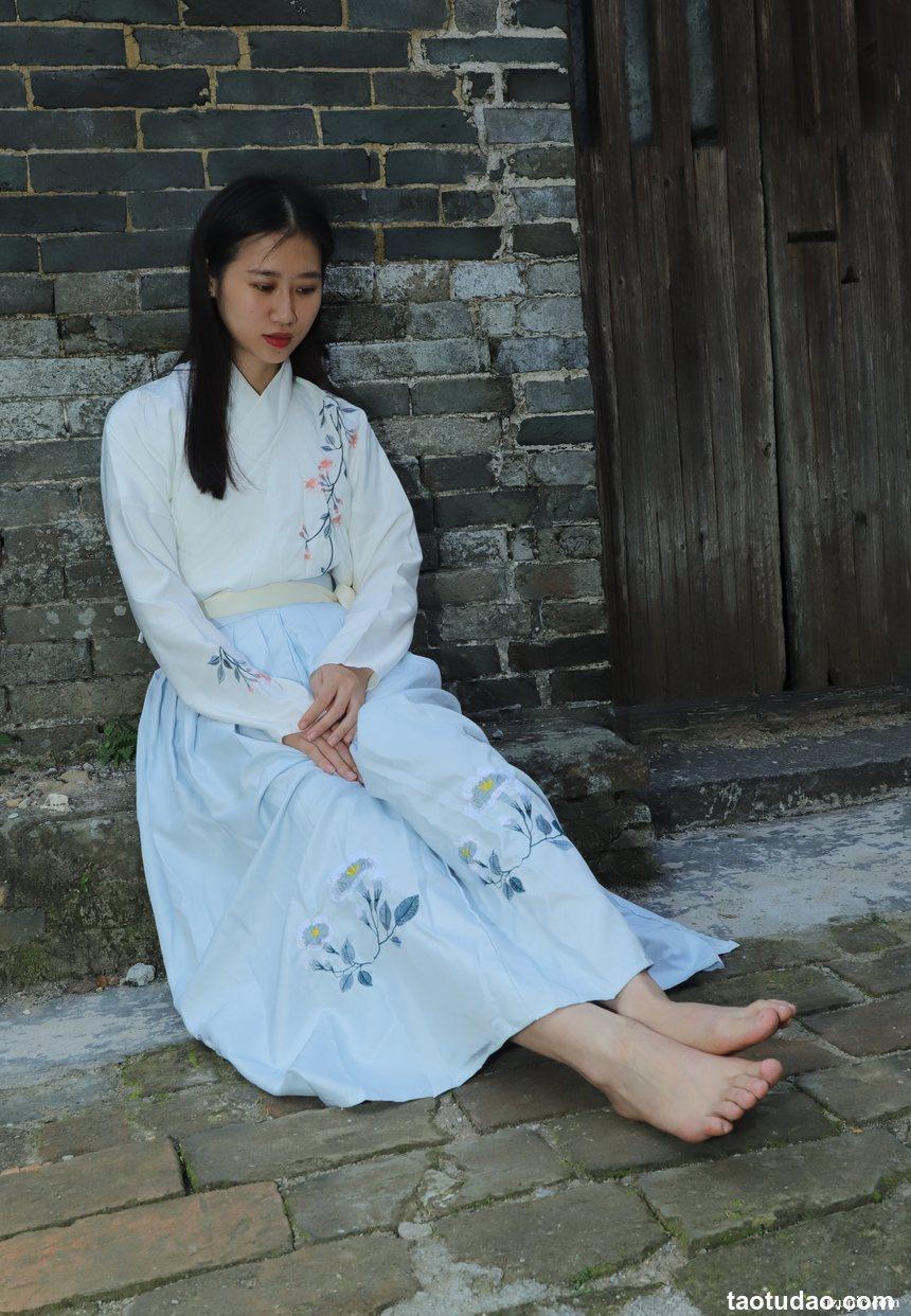 Pary摄影 NO.049 极品美女小芳穿上汉服古镇赤脚[151P／366MB]