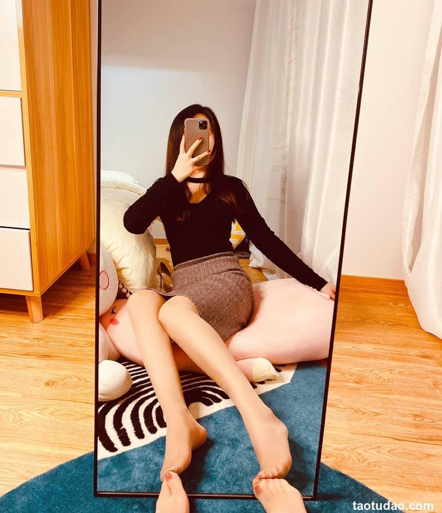 软妹小九九[July芝岚] - 玉足自拍 [20P／17MB]