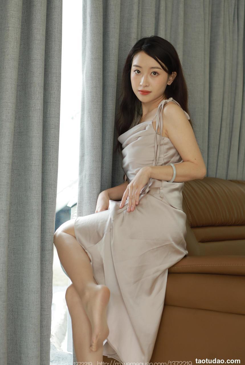 [IESS异思趣向] 2023.05.15 丝享家 1452 小婕《香槟色吊带裙》[85P-81.9M]