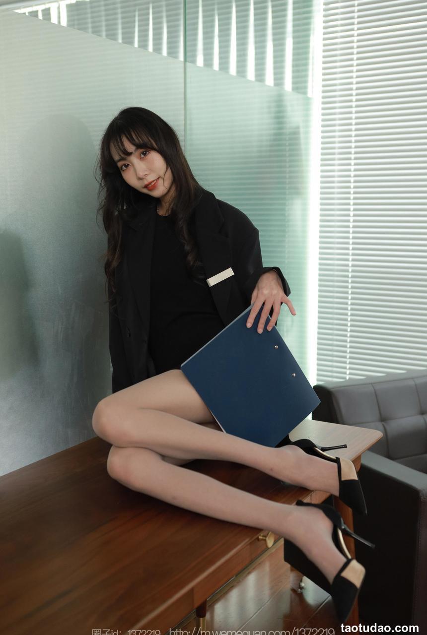 [IESS异思趣向] 2023.01.12 丝享家 1327 团团《长腿西装》[79P-87.4M]