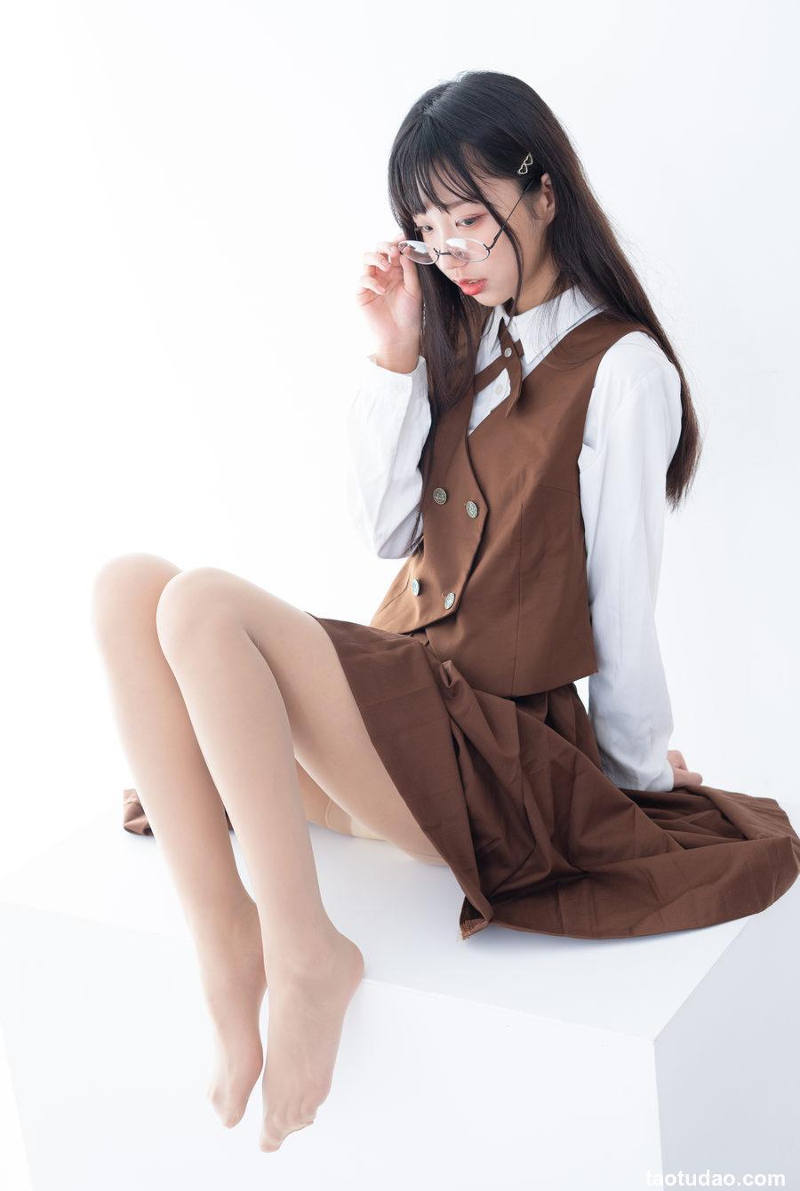 [紧急企划]内部定制  一只喵喵梓 棕色JK裙[48P+1V／1.09GB]