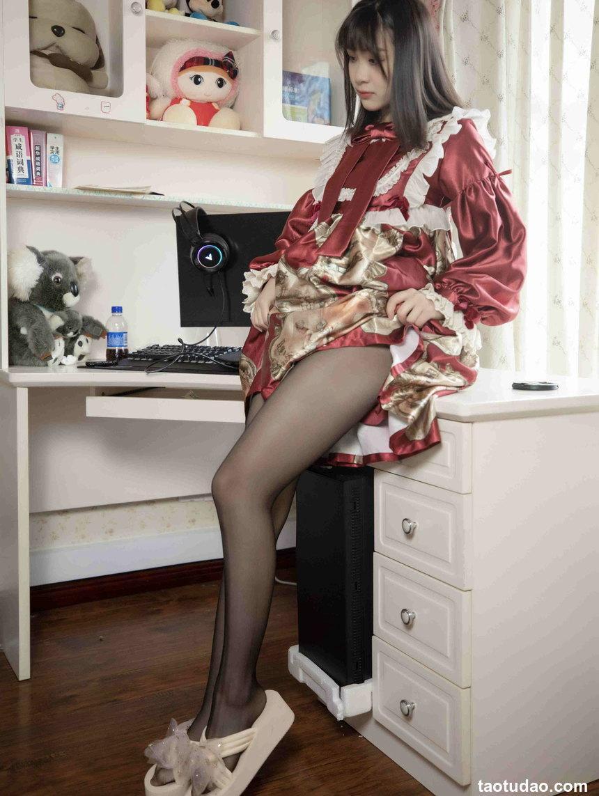 幻琪琪 - NO.01 红色Lolita 黑丝 [47P+1V-431MB]