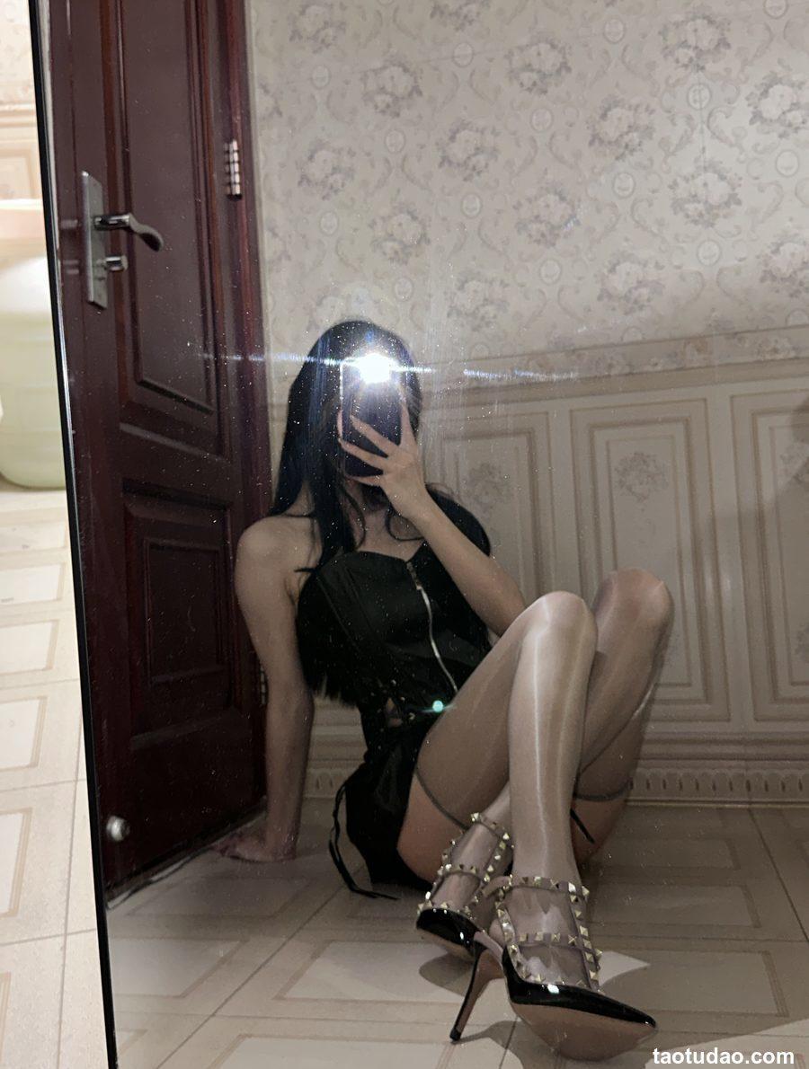 贝蒂蔓蔓 - 皮衣黑丝 [20P-172MB]