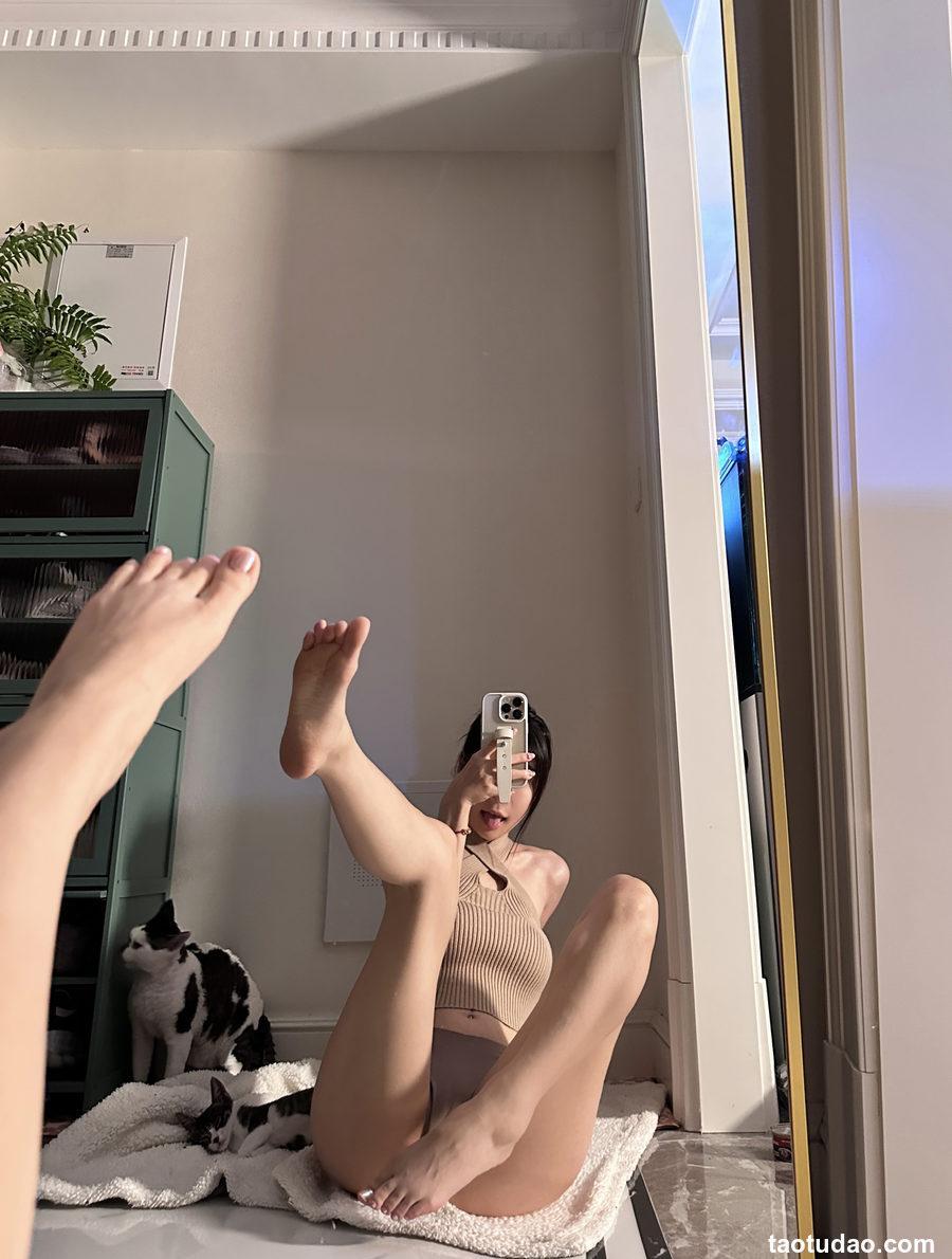 陈妮妮UNI -  辣妹套装 [22P-49MB]