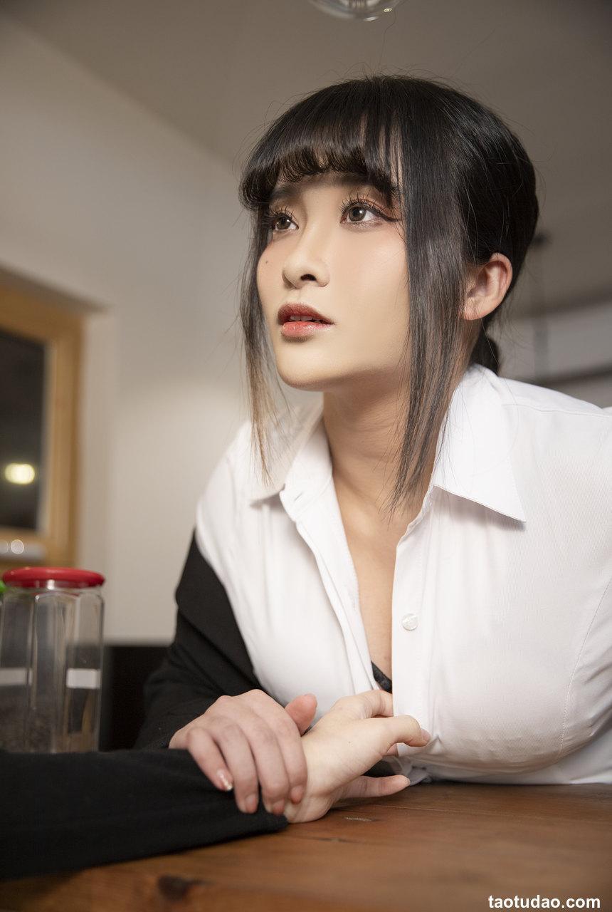 洛璃 LoLiSAMA - NO.40 醉酒OL [104P+1V-1.67GB]