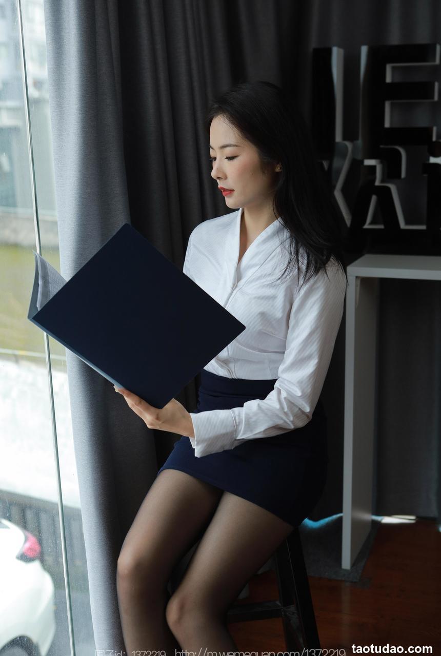 [IESS异思趣向] 2023.03.15 丝享家 1391 小金《落地窗制服》[88P-98.3M]