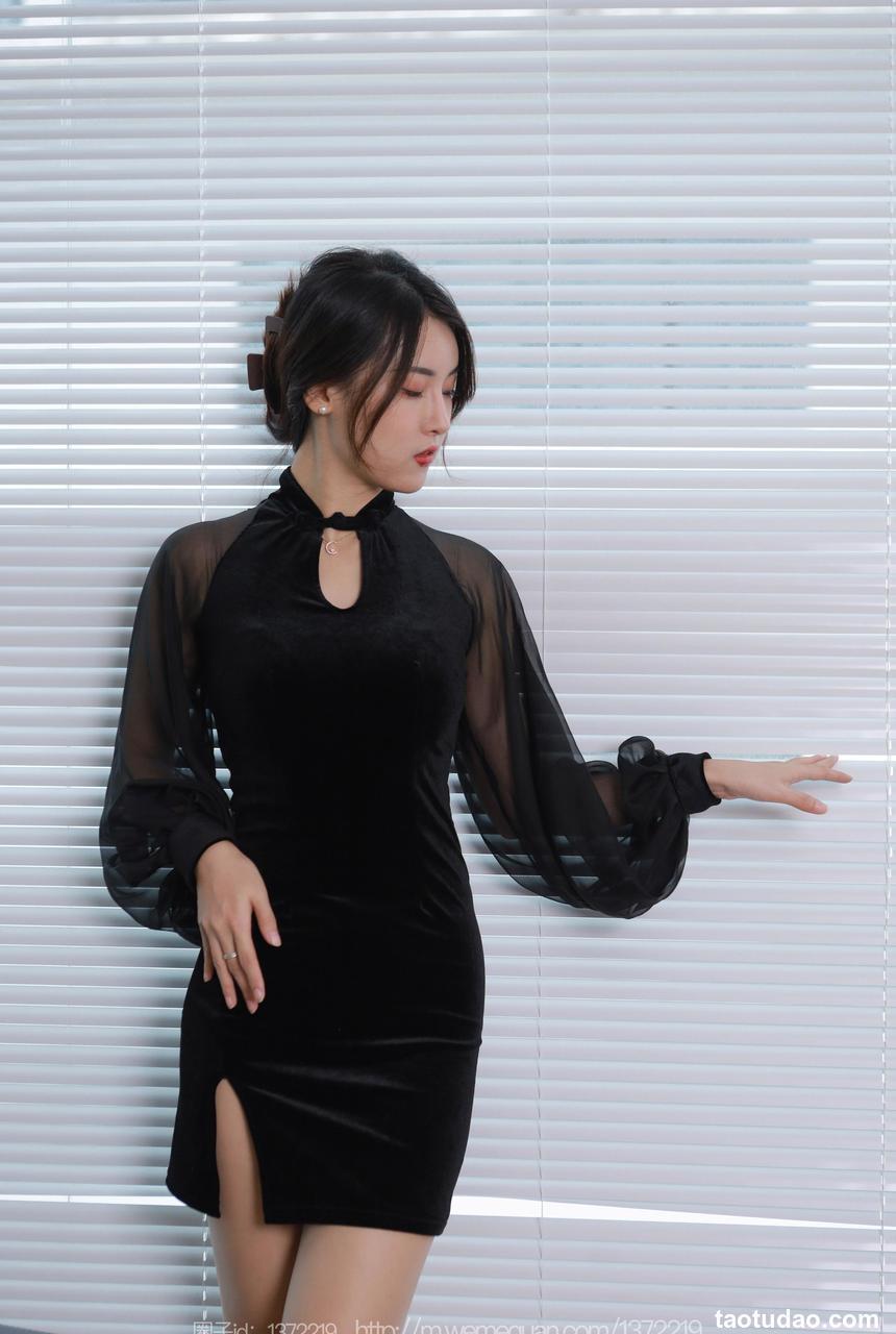 [IESS异思趣向] 2022.12.15 丝享家 1299 小宝《黑色旗袍白纸扇》[86P-86.7M]