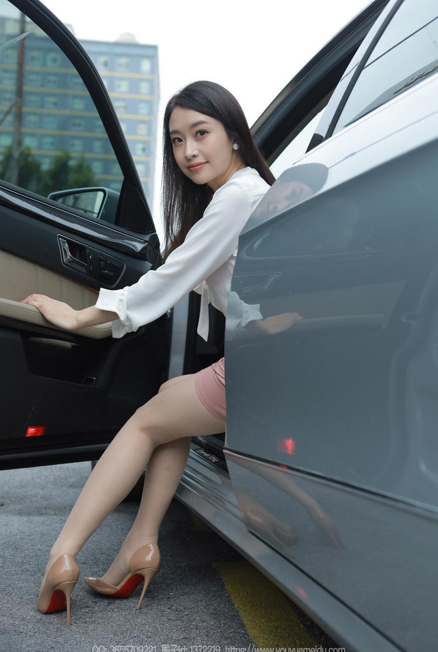 [IESS异思趣向] 2023.10.16 丝享家 1560 小婕《车里车外》[84P-78.9M]