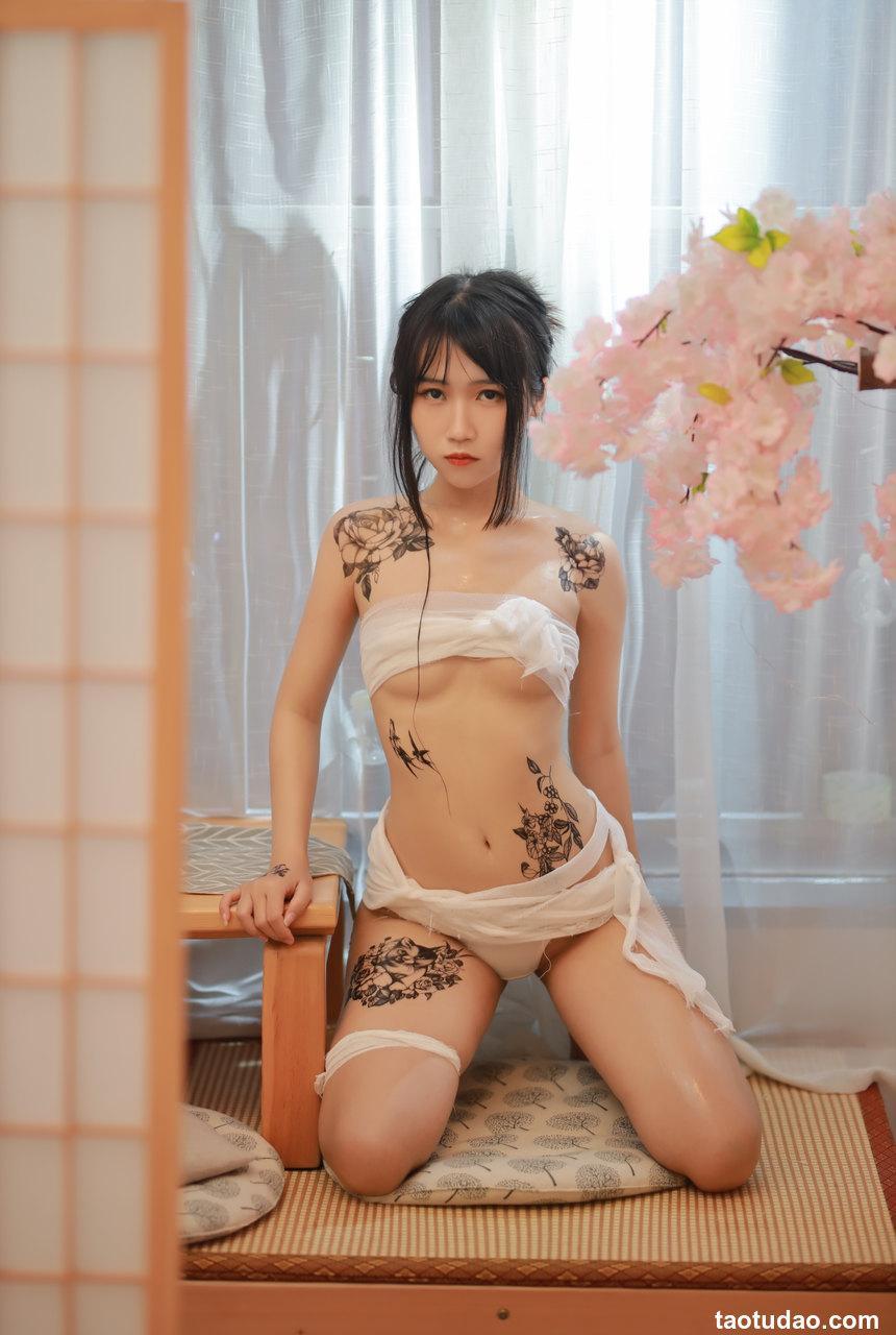 微博人气Coser不呆猫 - 绷带 [32P+1V-433MB]