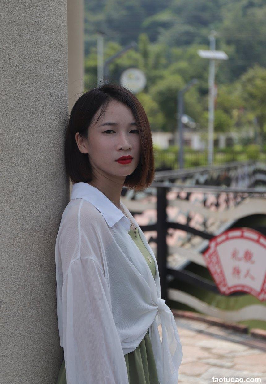 Pary摄影 NO.006 气质美少妇嫣茹在湖中亭大方秀脚[135P／832MB]