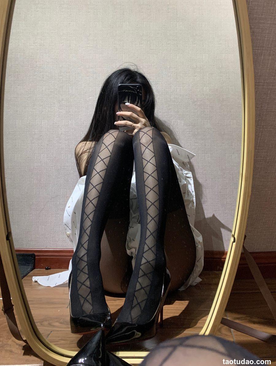 陈佩奇yyyy - 看腿看猪姐 [23P-63MB]