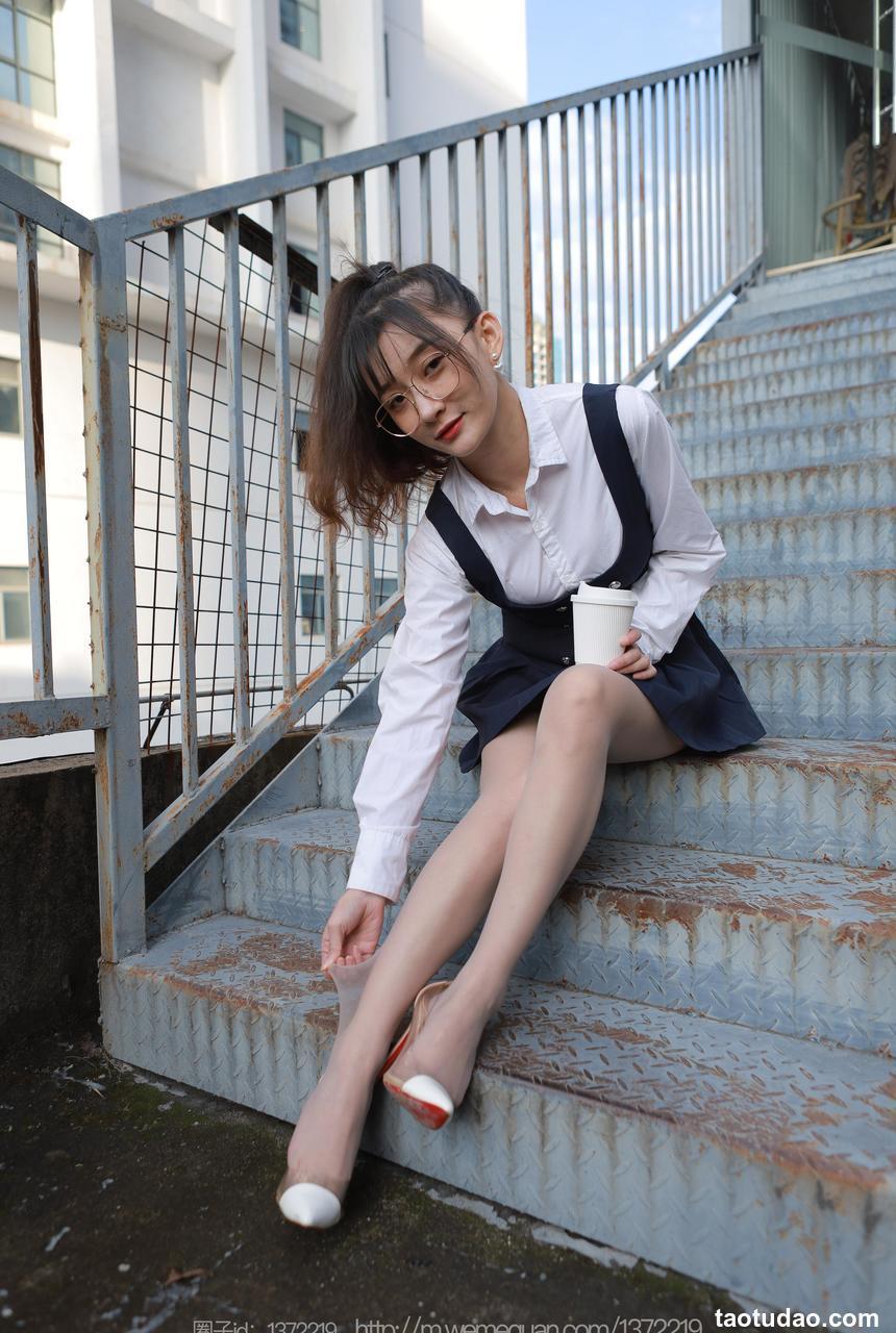 [IESS异思趣向] 2022.12.13 丝享家 1297 秋秋《楼梯偶遇婉萍》[79P-89.2M]