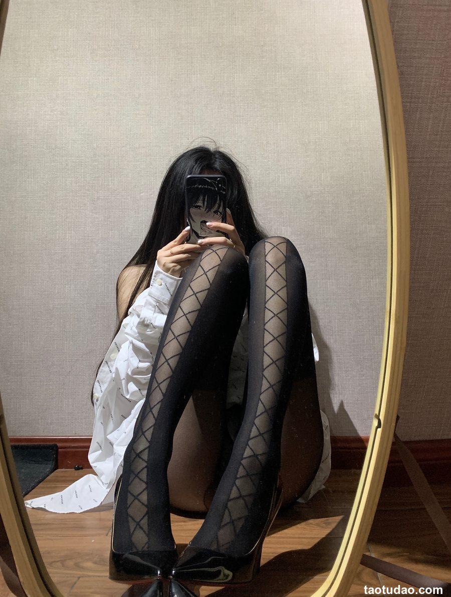 陈佩奇yyyy - 看腿看猪姐 [23P-63MB]