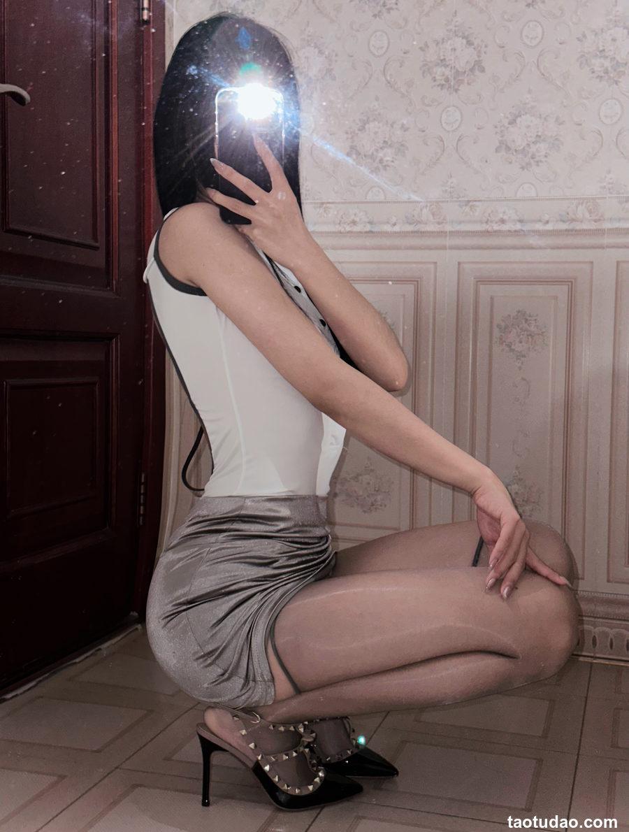 贝蒂蔓蔓 - 俏皮娇妻 [15P-92MB]