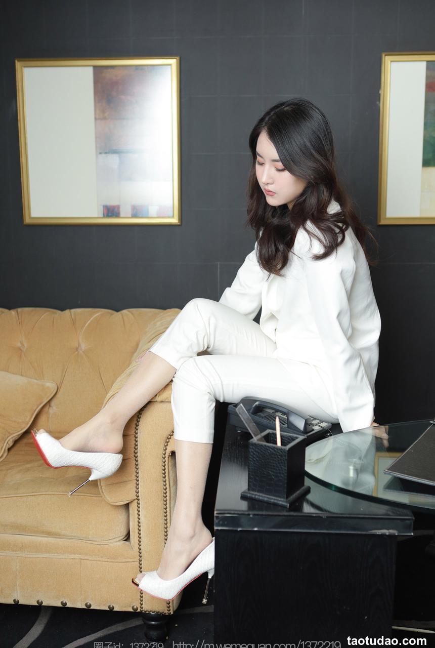 [IESS异思趣向] 2023.02.27 丝享家 1374 小宝《白色裤里丝》[86P-83.8M]