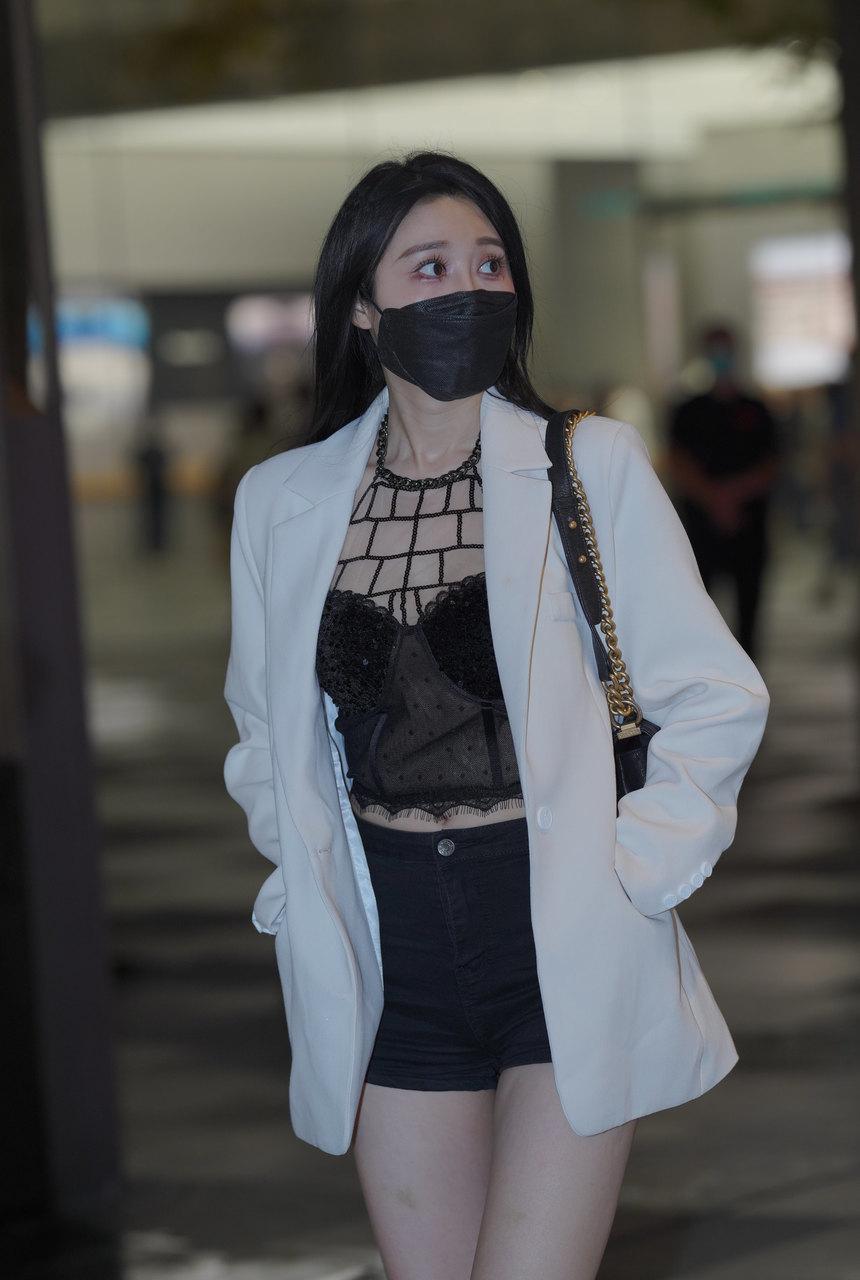 都市丽人笔直美腿闺蜜【46P-675MB】