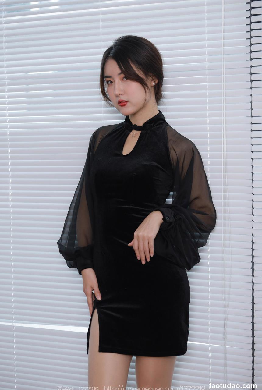 [IESS异思趣向] 2022.12.15 丝享家 1299 小宝《黑色旗袍白纸扇》[86P-86.7M]