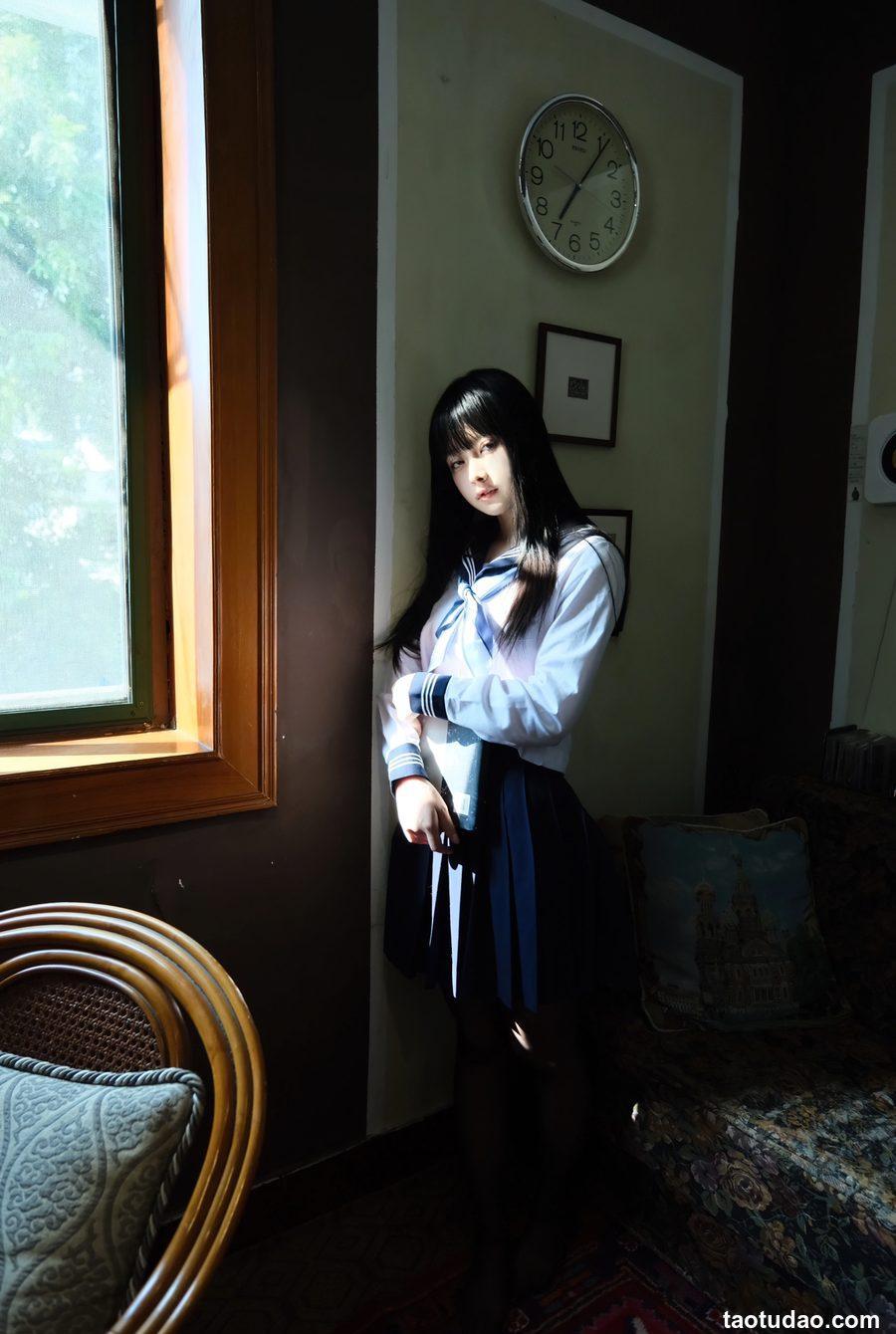 白莉爱吃巧克力 - 原理猪 闺房JK [19P-732MB]