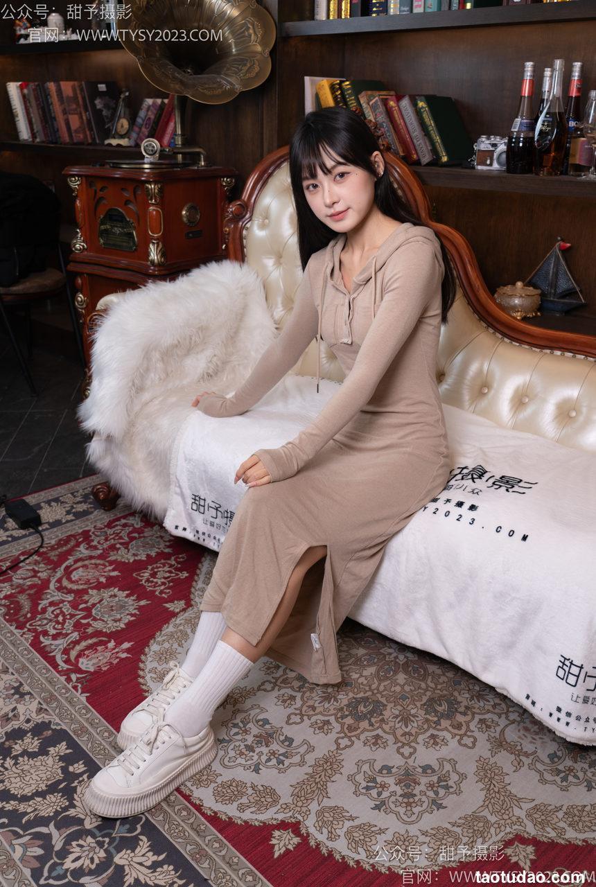 甜予摄影 NO.024 小离-板鞋、白棉袜、裸足[129P+2V／9.34GB]