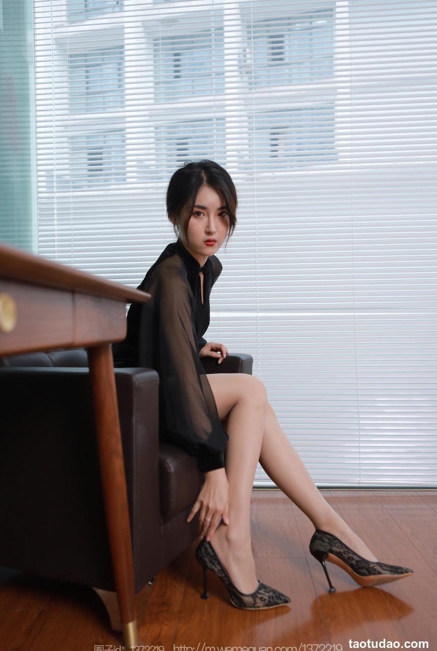 [IESS异思趣向] 2022.12.15 丝享家 1299 小宝《黑色旗袍白纸扇》[86P-86.7M]