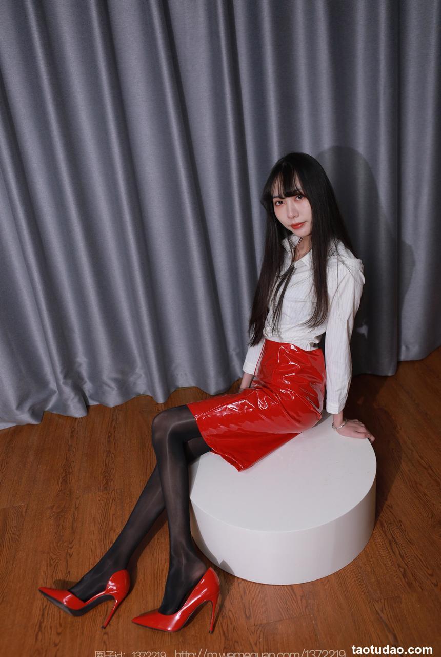 [IESS异思趣向] 2022.12.25 丝享家 1309 团团《红色姓感漆皮》[89P-96.2M]