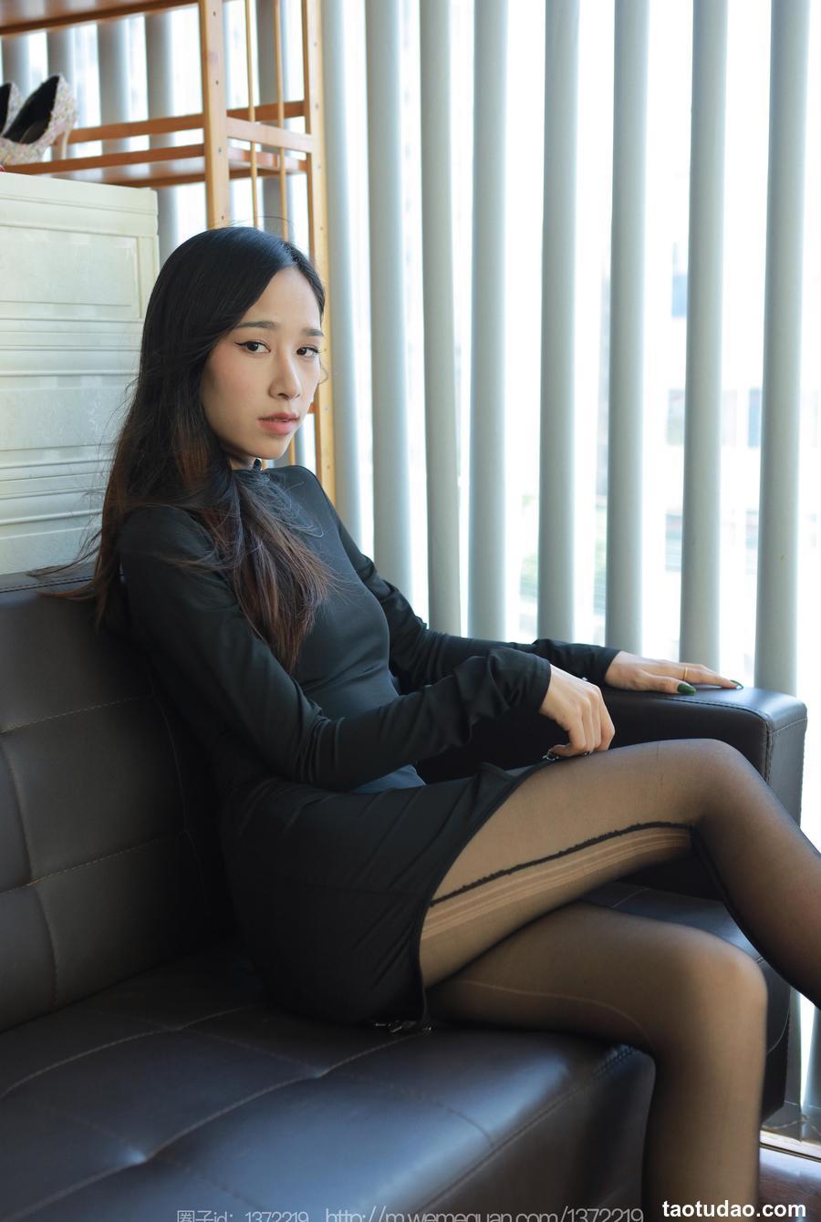 [IESS异思趣向] 2023.08.17 丝享家 1509 美子《性感翡翠绿》[81P-85.8M]