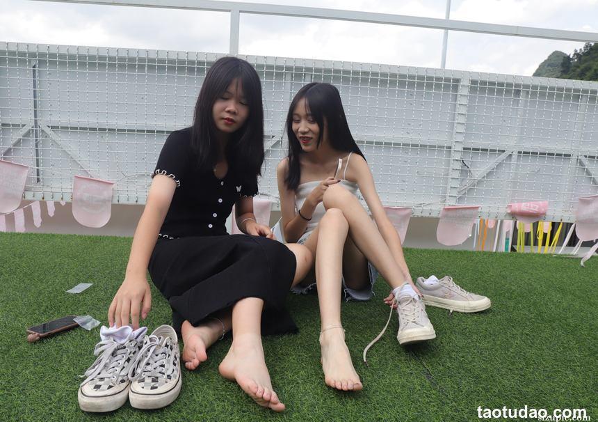 Pary摄影 NO.035 表妹与小芳拍完美脚拍食物去[91P／153MB]