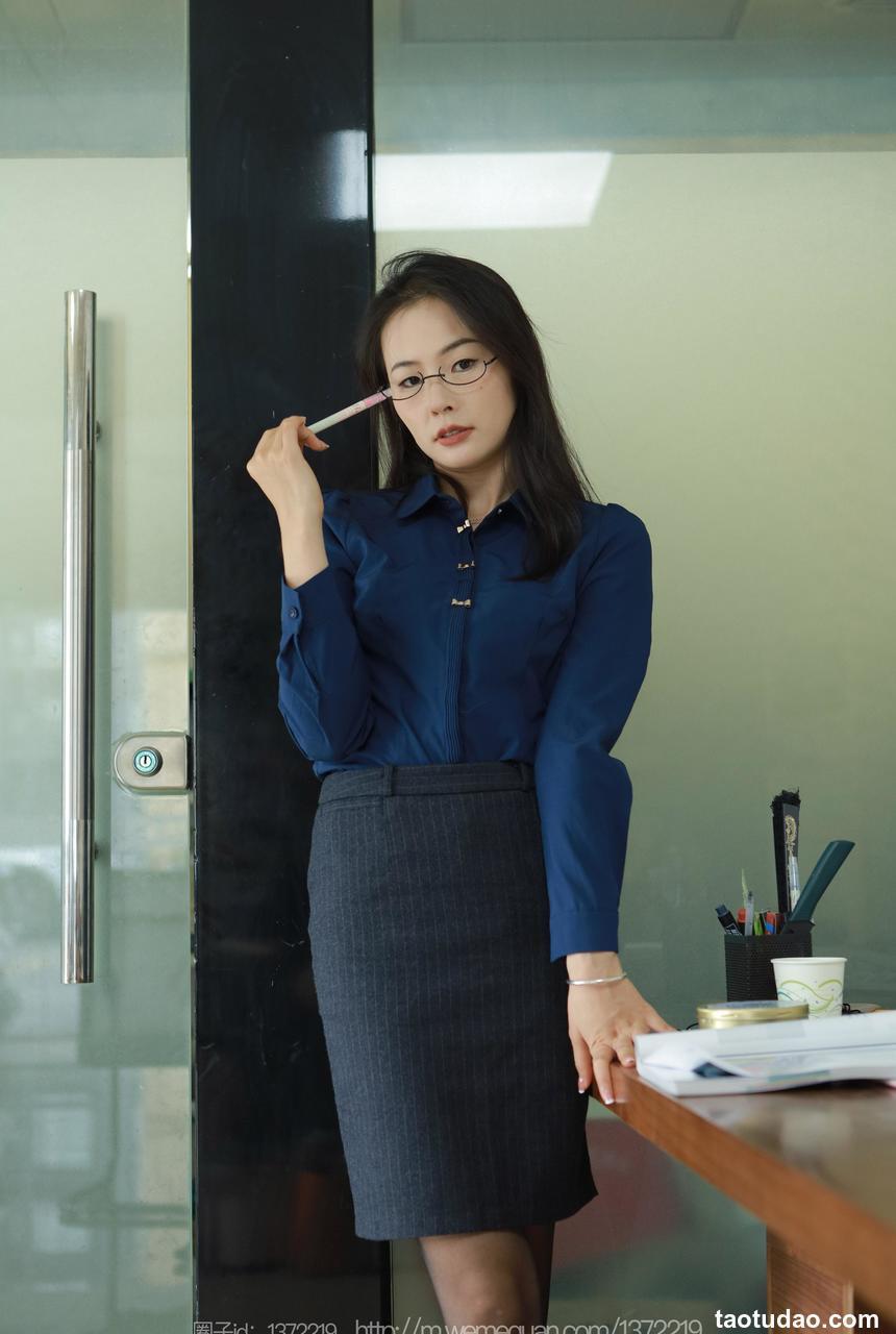 [IESS异思趣向] 2023.06.26 絲享家 1464 小金《红跟OL》[79P-78.1M]