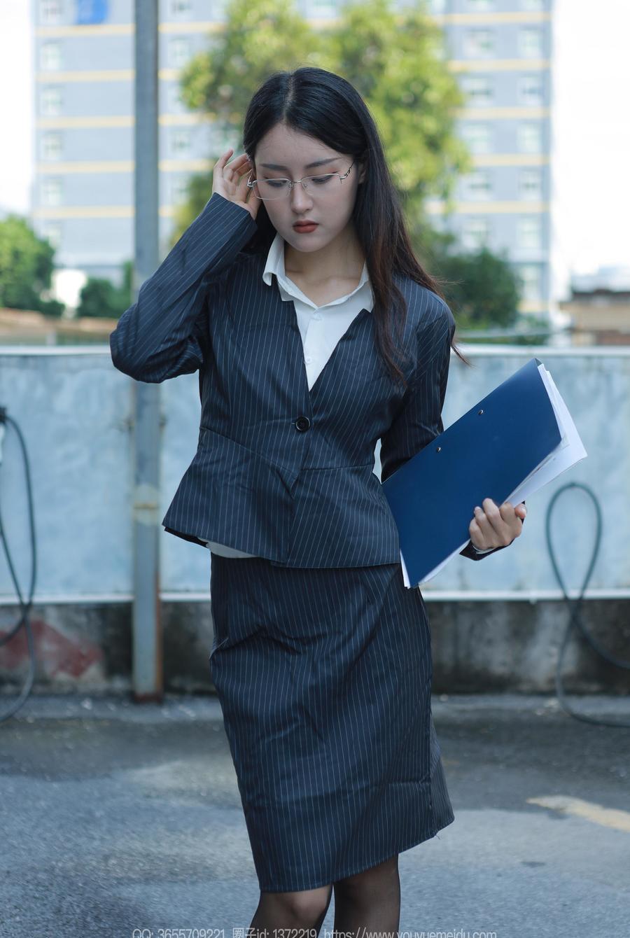 [IESS异思趣向] 2023.11.03 丝享家 1576 小宝《懂事早到女人》[88P-101.8M]