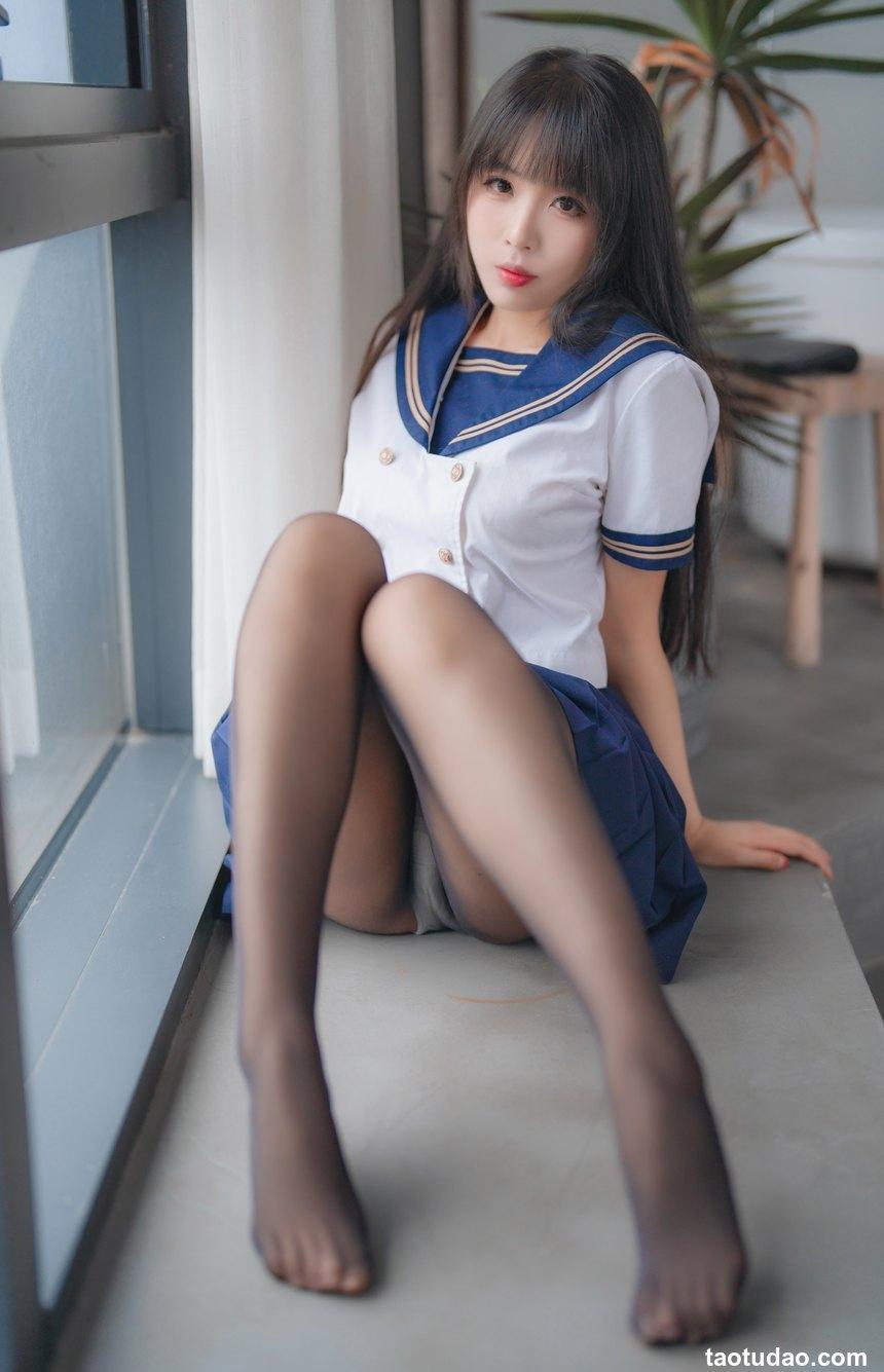 轩萧学姐 - 2023生日作 5月舰长 黑丝jk内衣 [32P-112MB]