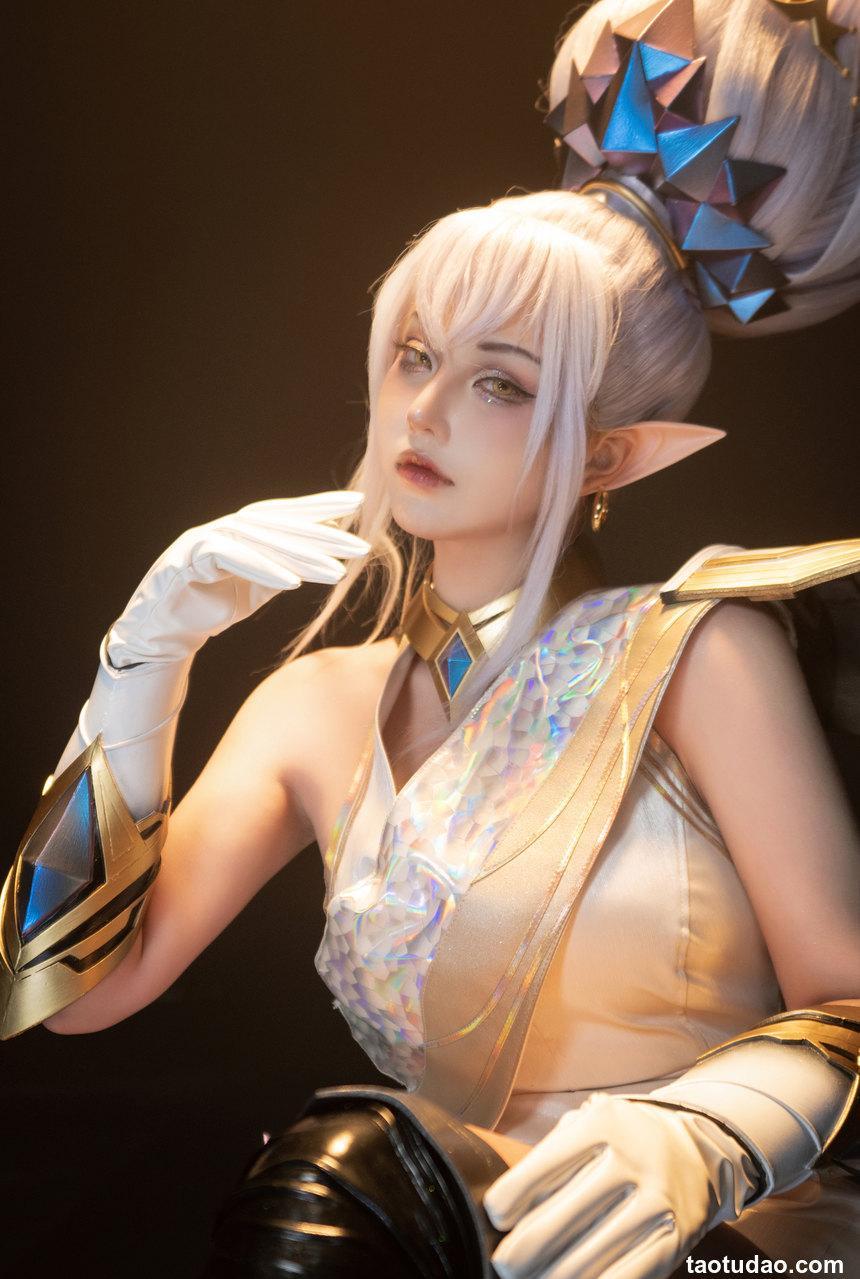 菌烨tako - 23年1月至臻风女 [12P-253MB]