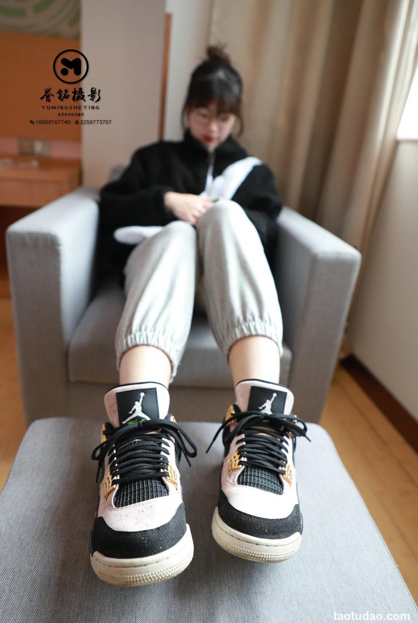 [誉铭传媒]袜足摄影 2020年《02.12 定制作品》[36P+1V／904MB]