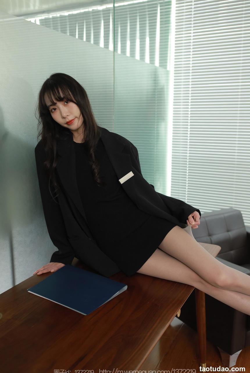 [IESS异思趣向] 2023.01.12 丝享家 1327 团团《长腿西装》[79P-87.4M]