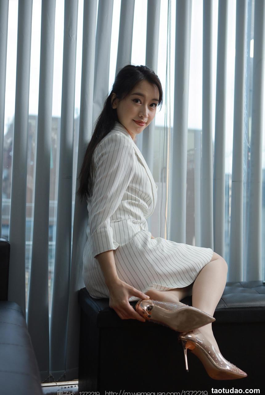 [IESS异思趣向] 2023.03.24 丝享家 1400 小婕《白色条纹外套》[88P-92.6M]