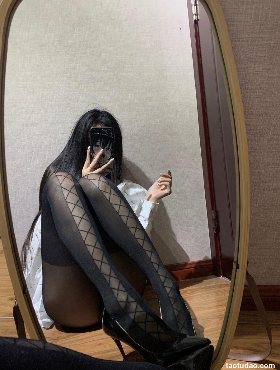 陈佩奇yyyy - 看腿看猪姐 [23P-63MB]