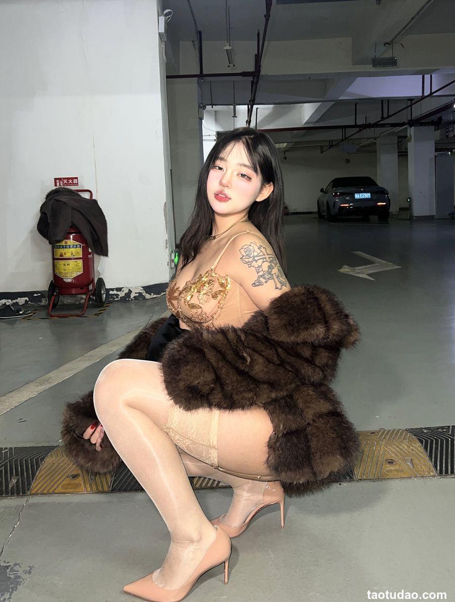 小u优优子 - 貂皮大衣 [50P-43MB]