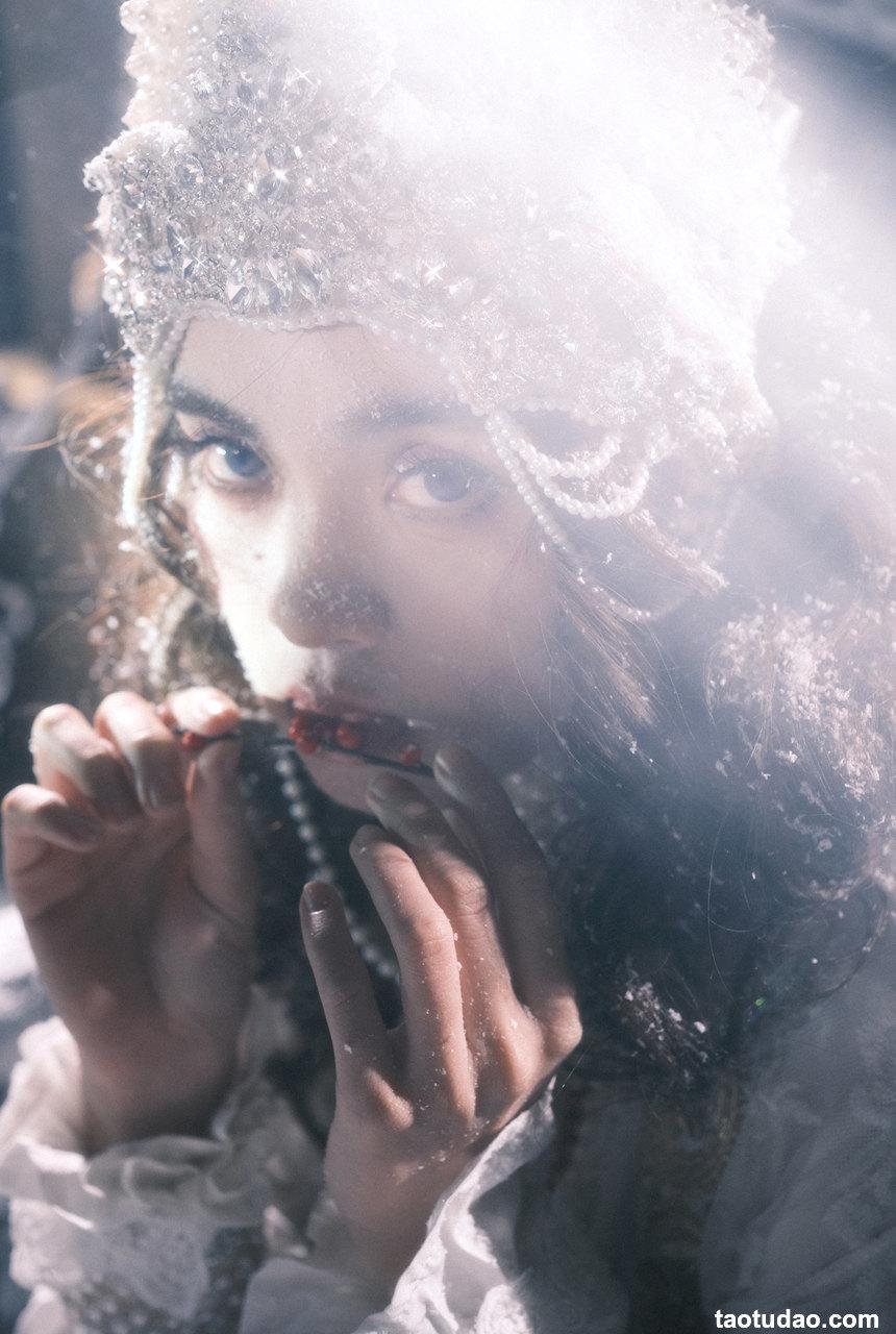 [YITUYU艺图语]2022.12.24 她是龙 Linglingxue_[28+1P／209MB]