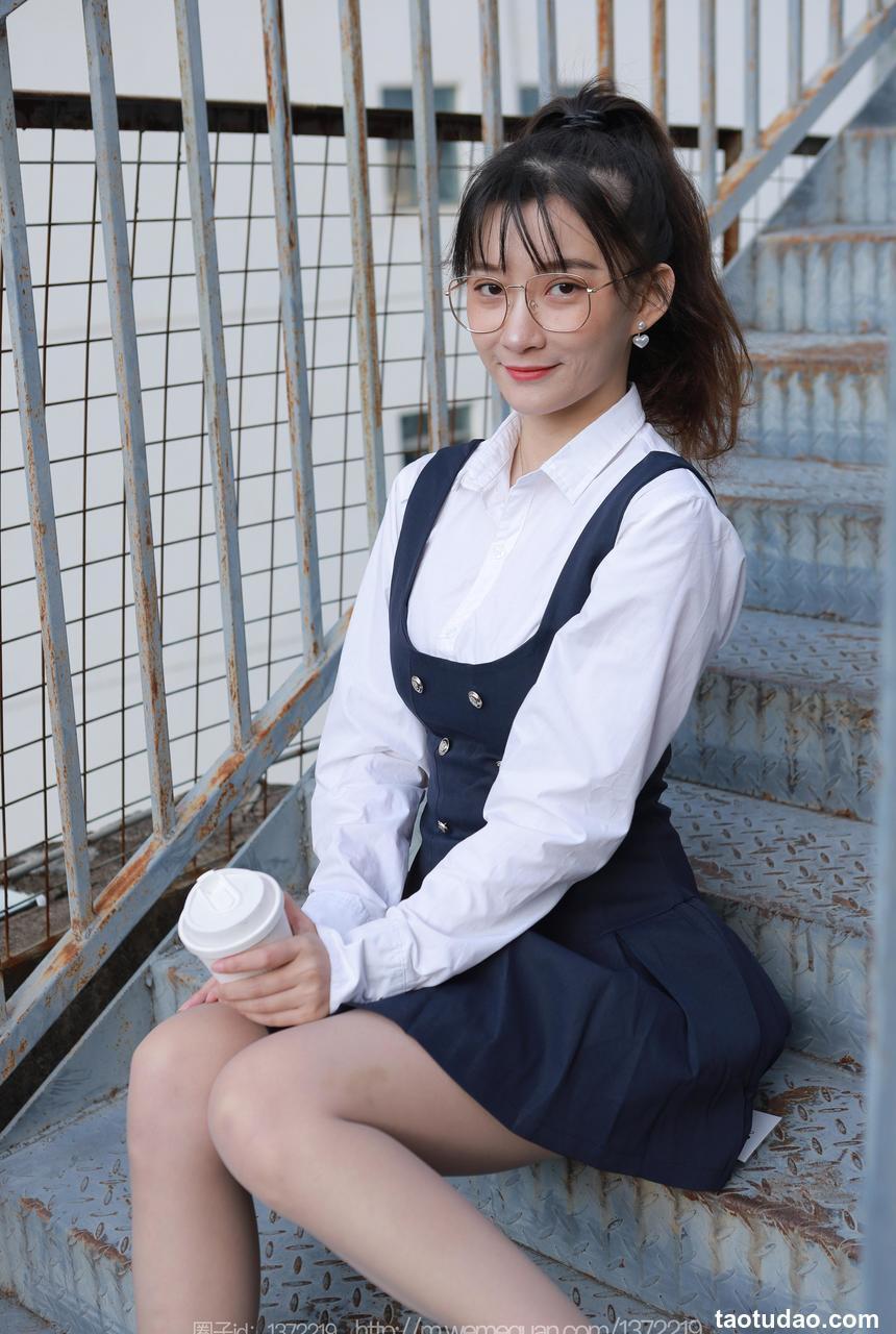 [IESS异思趣向] 2022.12.13 丝享家 1297 秋秋《楼梯偶遇婉萍》[79P-89.2M]