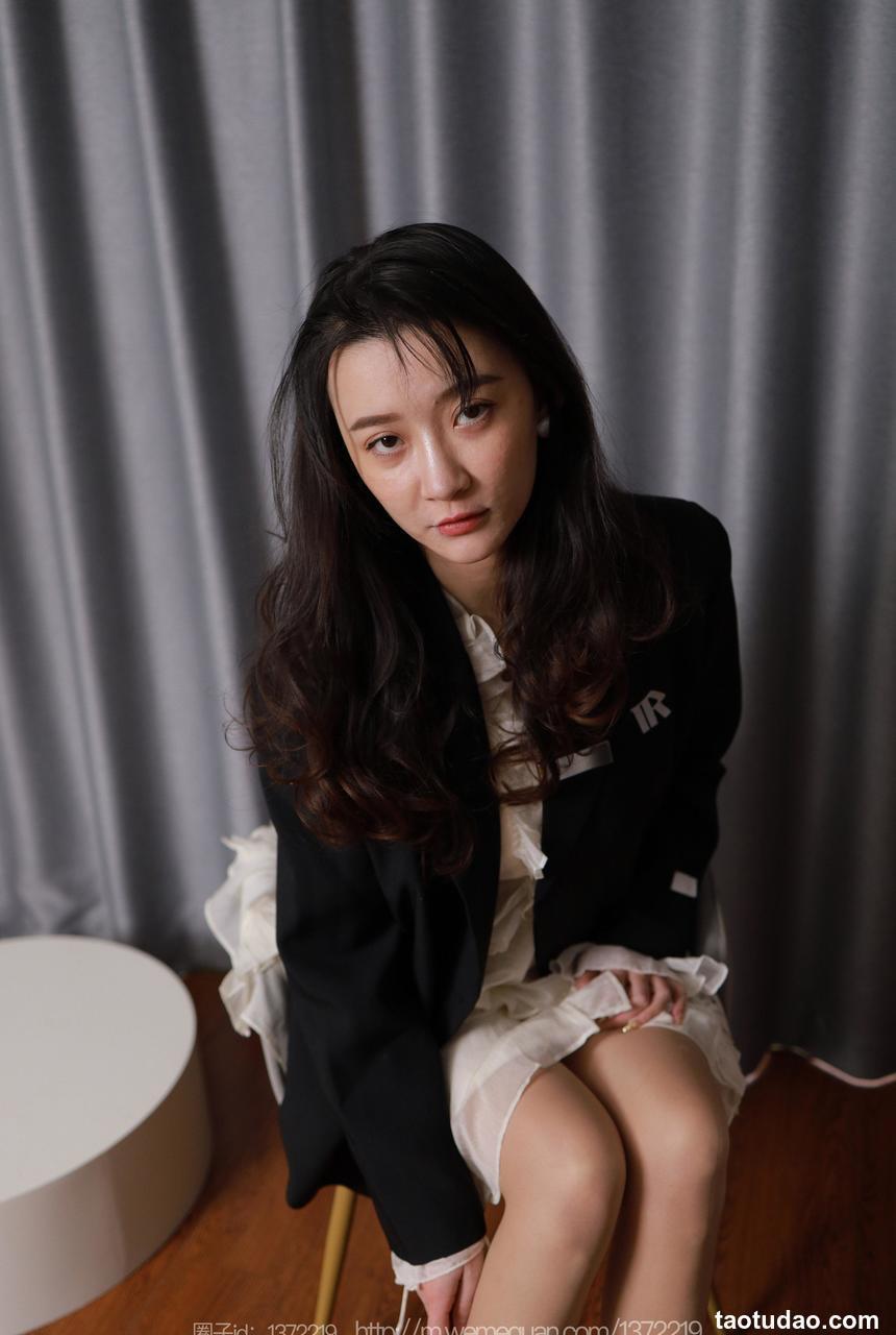 [IESS异思趣向] 2023.02.04 丝享家 1351 秋秋《黑色绑带》[83P-91.5M]